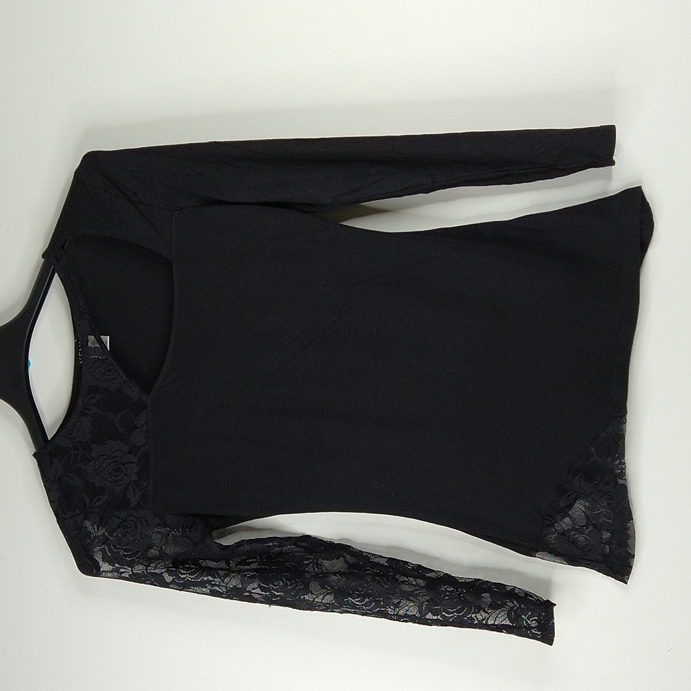Women's Black Lace Accent Long-Sleeve Top